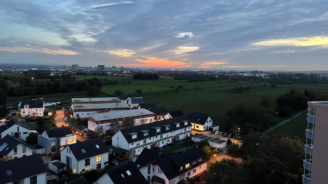 Moderne 2-Zimmer-Wohnung Mit Atemberaubender Skyline Aussicht Auf Frankfurt! Steinbach im Taunus Kültér fotó